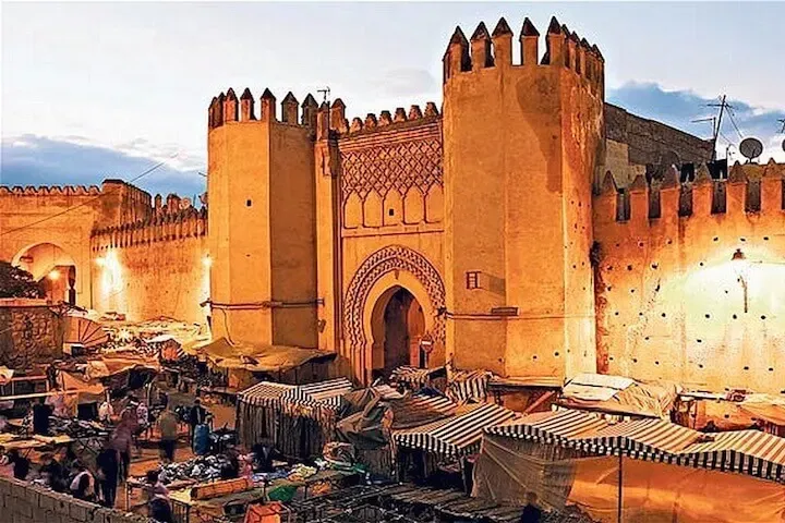 Les toits et les minarets de la médina de Fès